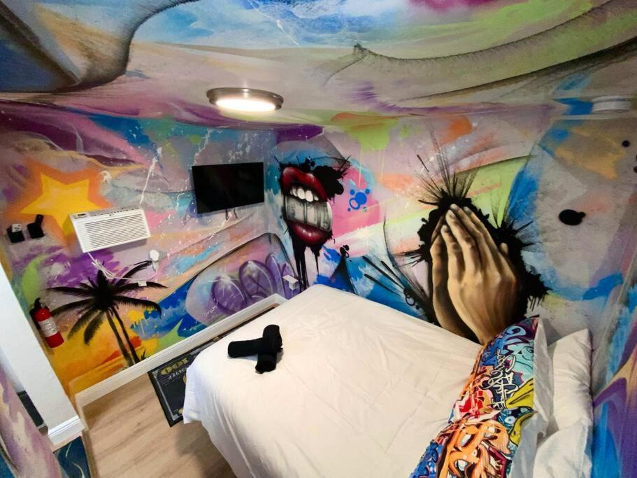 Cozy & Colorful Miami Art Canvas W/Hottub & Murals Dış mekan fotoğraf